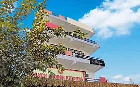 Collection O Mayank Guest House Near Iskcon Temple Noida